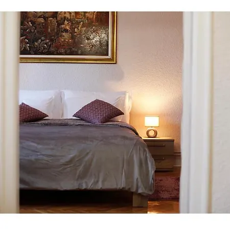 Luxury 8 * Belgrade