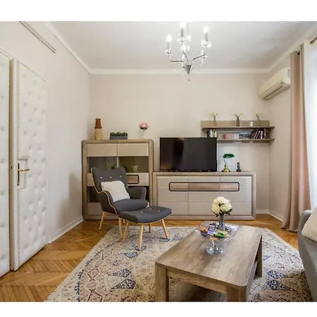 Luxury 8 * Belgrade