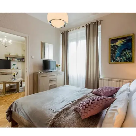 Luxury 8 * Belgrade