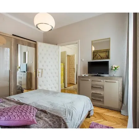 Apartment Luxury 8 *