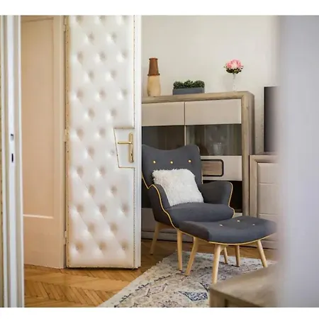 Luxury 8 Apartment *