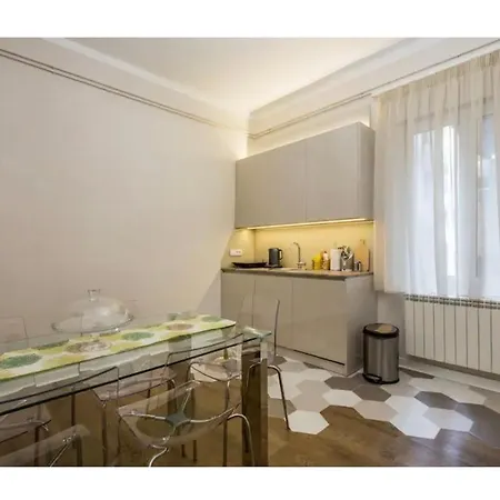 Luxury 8 *