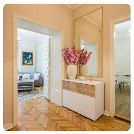 Luxury 8 Apartment *